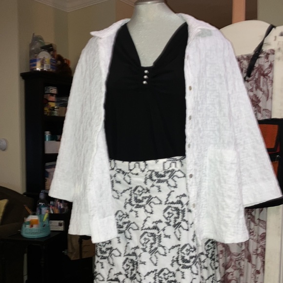 PULLOVER BLOUSE WITH PEARL DETAIL 2X - Picture 4 of 8